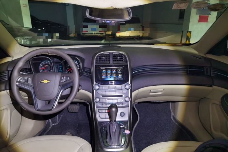 Used Chevrolet Malibu 2014 2.4L Automatic Luxury Edition Center Console