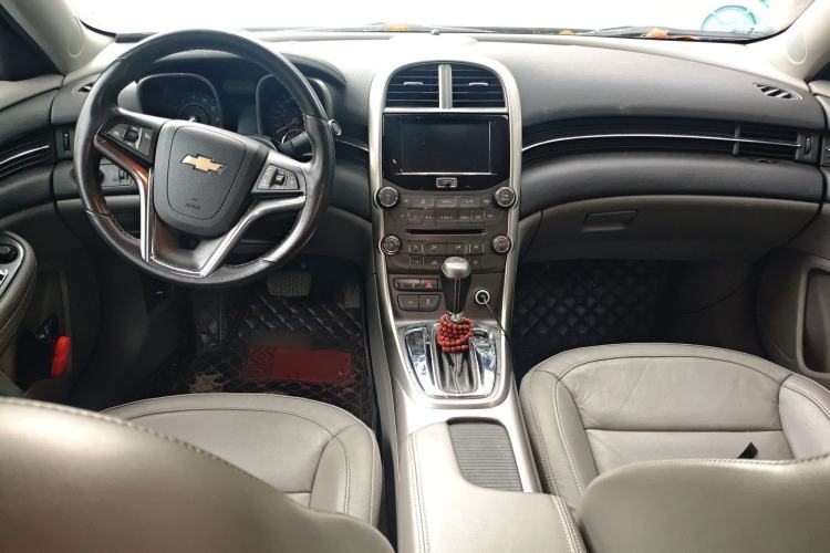 Used Chevrolet Malibu 2014 2.0L Automatic Luxury Edition Center Console