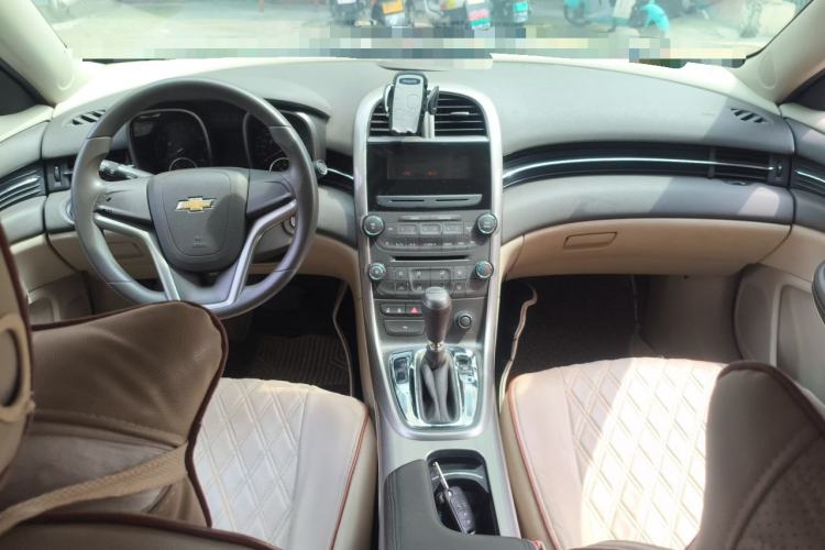 Used Chevrolet Malibu 2014 2.0L Automatic Comfort Edition Center Console