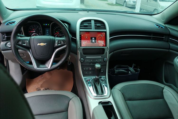 Used Chevrolet Malibu 2014 2.4L Automatic Luxury Edition Center Console