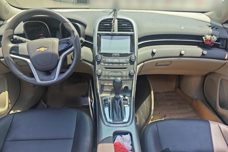 Used Chevrolet Malibu 2014 2.0L Automatic Comfort Edition Center Console