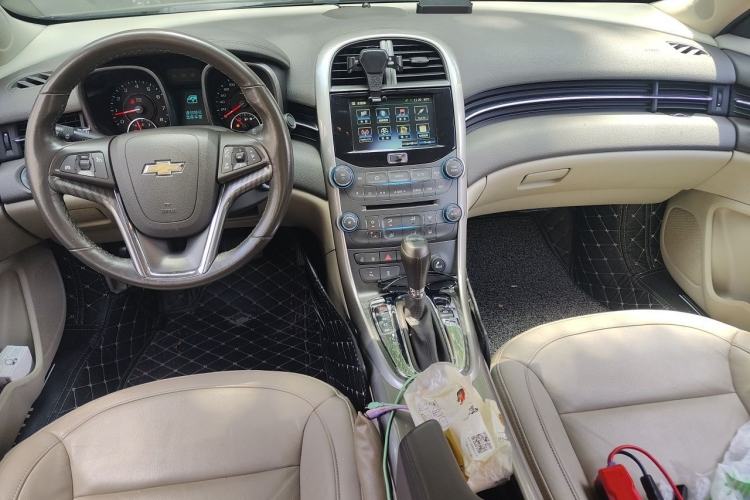 Used Chevrolet Malibu 2014 2.0L Automatic Luxury Edition Center Console