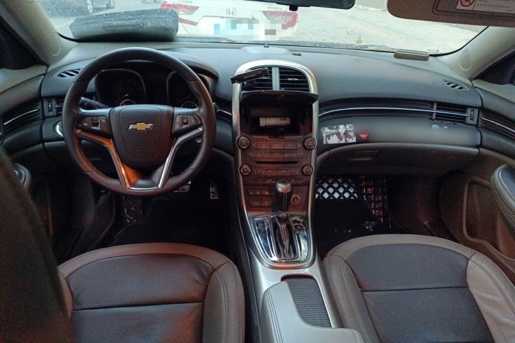 Used Chevrolet Malibu 2014 2.0L Automatic Luxury Edition Center Console