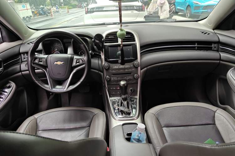 Used Chevrolet Malibu 2014 2.0L Automatic Luxury Edition Center Console