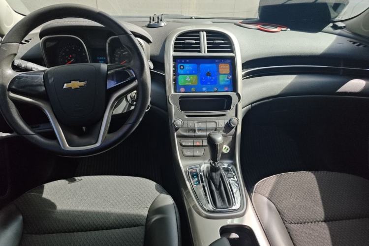 Used Chevrolet Malibu 2014 1.6T Automatic Comfort Edition Center Console