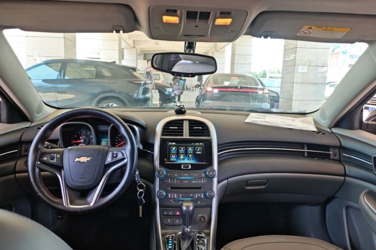 Used Chevrolet Malibu 2014 2.0L Automatic Luxury Edition Center Console