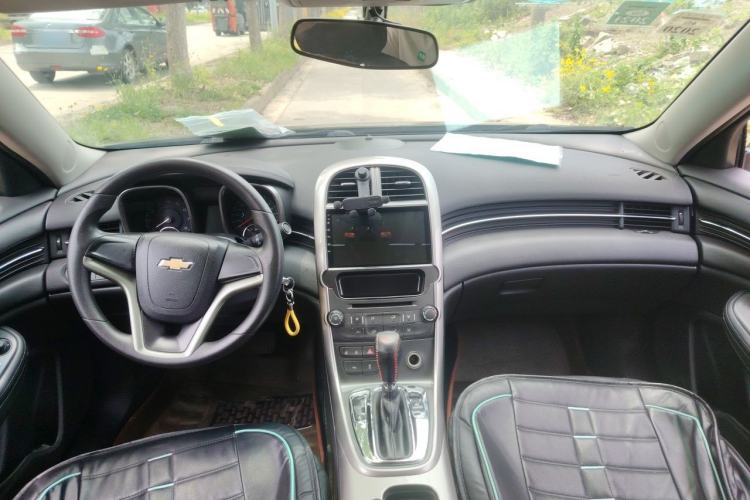 Used Chevrolet Malibu 2014 1.6T Automatic Comfort Edition Center Console