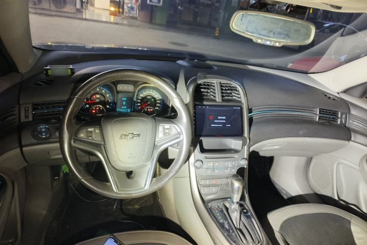 Used Chevrolet Malibu 2014 2.4L Automatic Luxury Edition Center Console