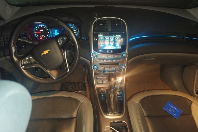 Used Chevrolet Malibu 2014 2.4L Automatic Luxury Edition Center Console