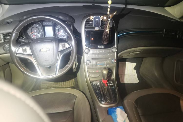 Used Chevrolet Malibu 2014 2.0L Automatic Luxury Edition Center Console