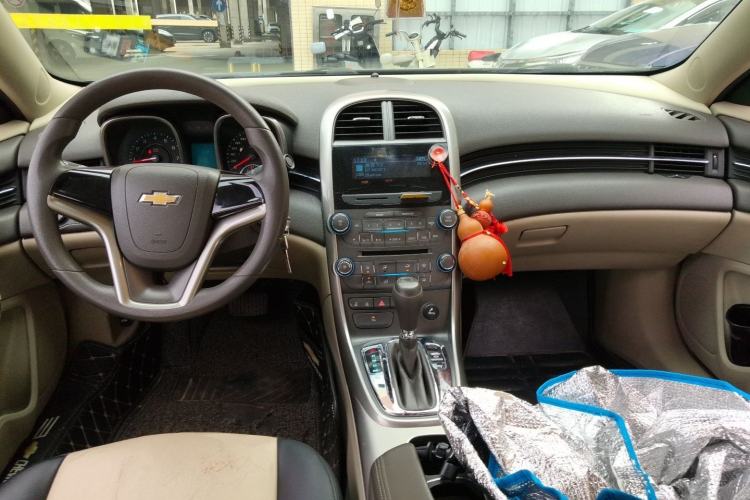 Used Chevrolet Malibu 2014 2.0L Automatic Comfort Edition Center Console