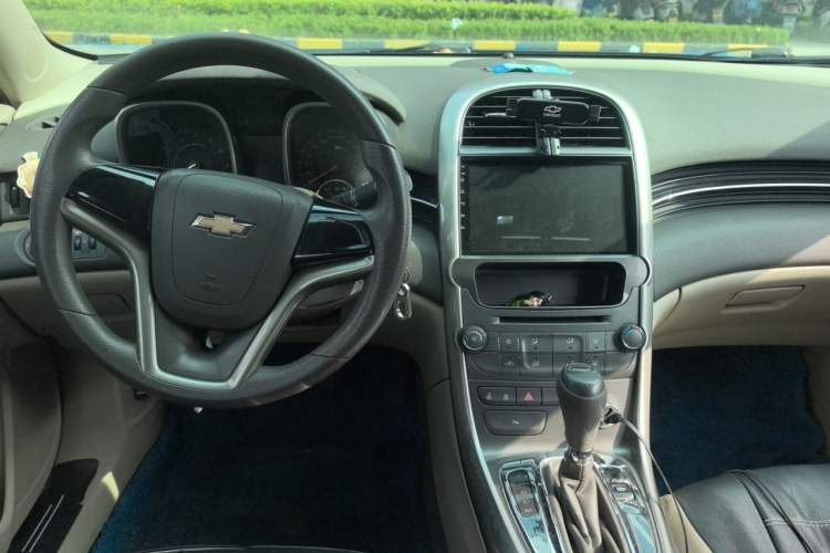 Used Chevrolet Malibu 2014 2.0L Automatic Comfort Edition Center Console