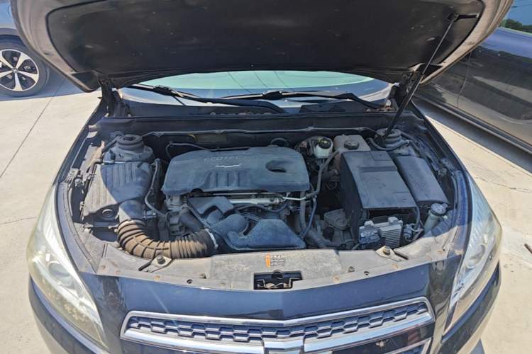 Used Chevrolet Malibu 2014 2.0L Automatic Comfort Edition Engine Bay