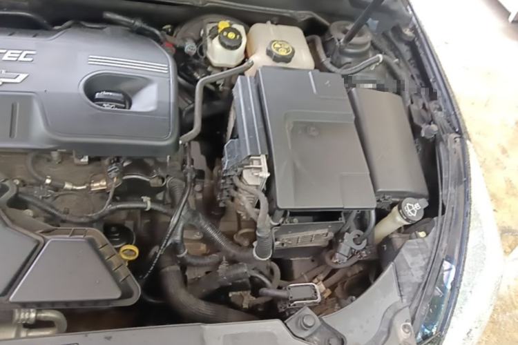 Used Chevrolet Malibu 2014 2.4L Automatic Luxury Edition Engine Bay Left