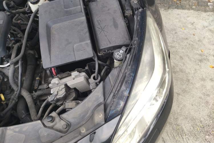Used Chevrolet Malibu 2014 2.0L Automatic Luxury Edition Engine Bay Left