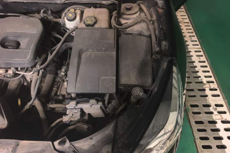 Used Chevrolet Malibu 2014 2.0L Automatic Luxury Edition Engine Bay Left