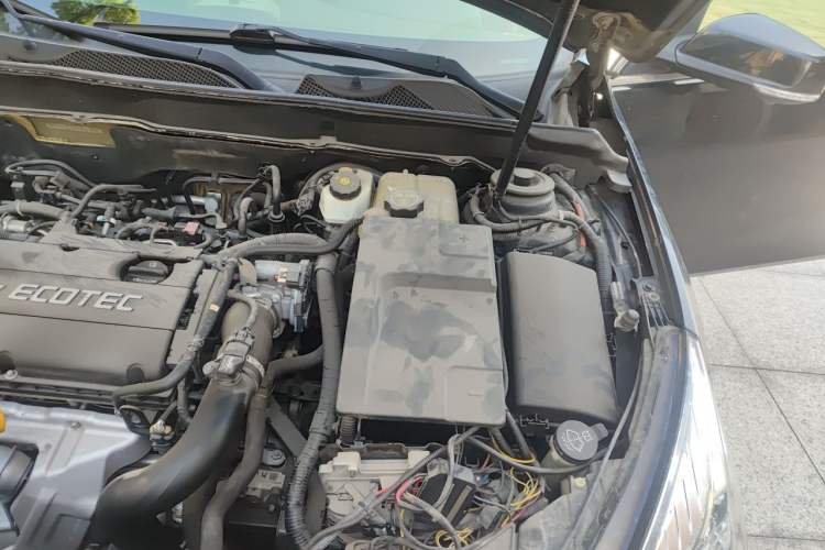 Used Chevrolet Malibu 2014 1.6T Automatic Luxury Edition Engine Bay Left