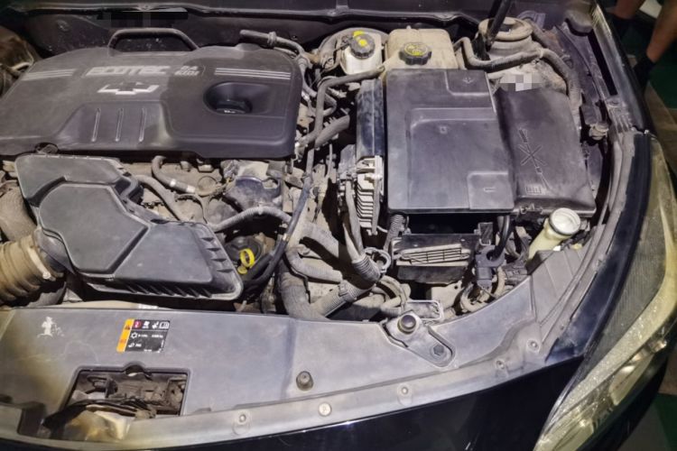 Used Chevrolet Malibu 2014 2.4L Automatic Luxury Edition Engine Bay Left
