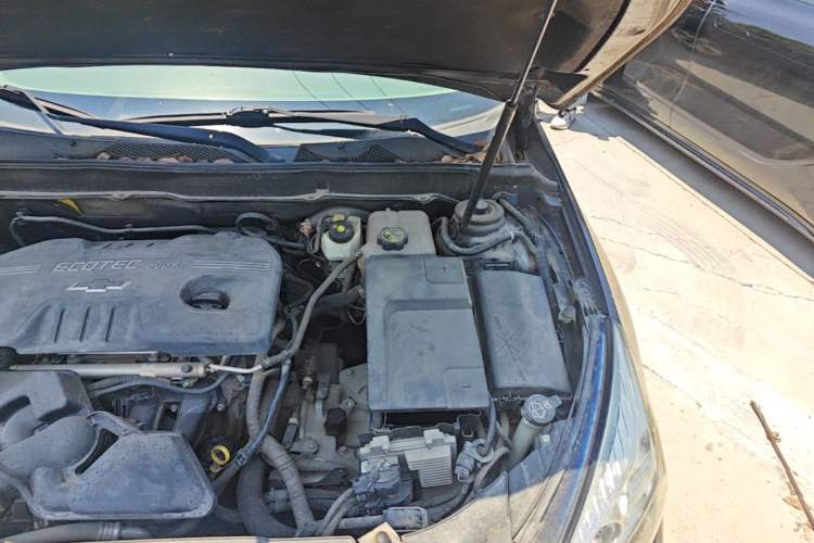 Used Chevrolet Malibu 2014 2.0L Automatic Comfort Edition Engine Bay Left