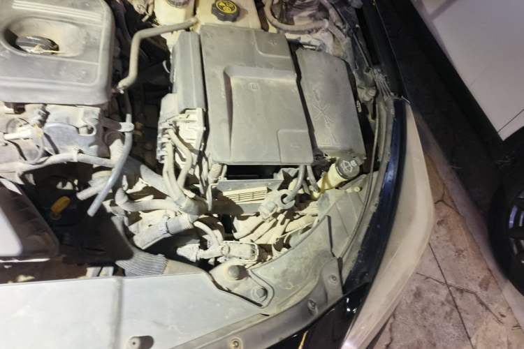 Used Chevrolet Malibu 2014 2.4L Automatic Luxury Edition Engine Bay Left