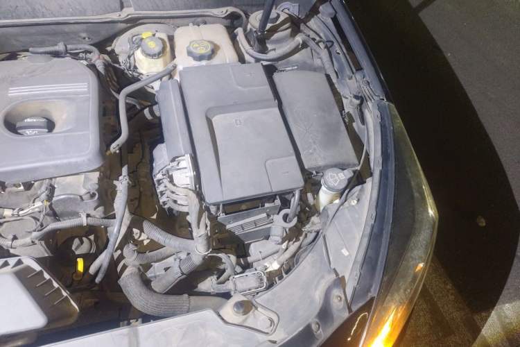 Used Chevrolet Malibu 2014 2.4L Automatic Luxury Edition Engine Bay Left