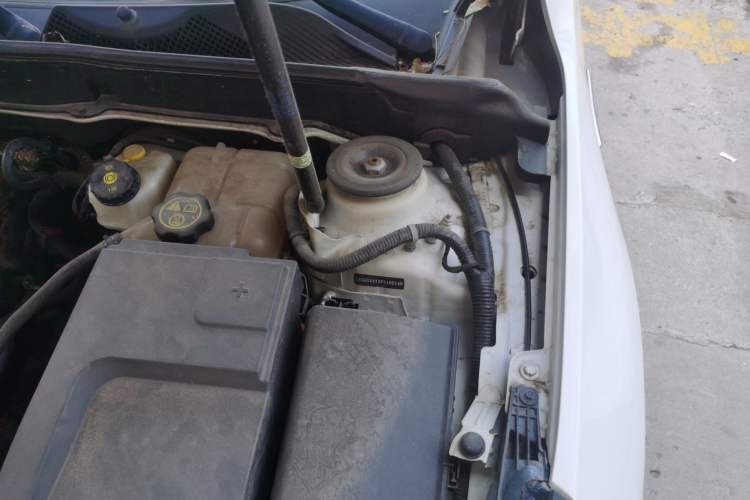 Used Chevrolet Malibu 2014 2.0L Automatic Luxury Edition Engine Bay Left