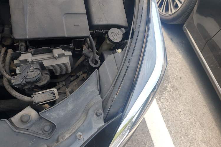 Used Chevrolet Malibu 2014 2.0L Automatic Luxury Edition Engine Bay Left