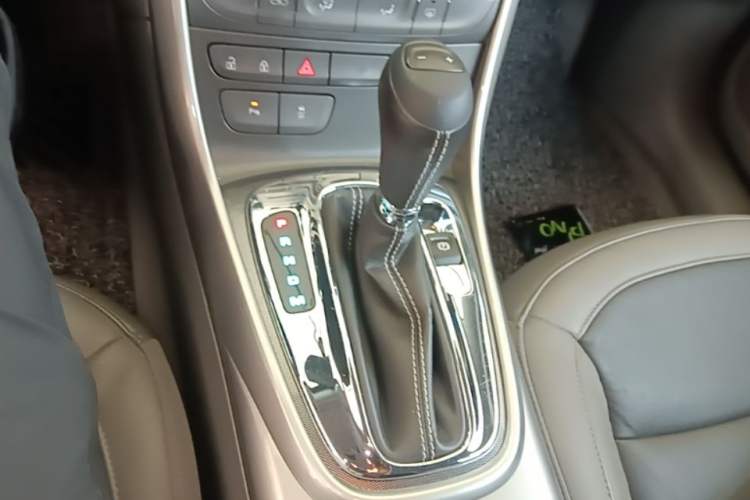 Used Chevrolet Malibu 2014 2.4L Automatic Luxury Edition Gear Lever