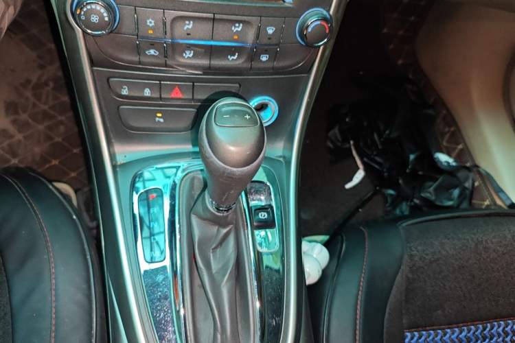 Used Chevrolet Malibu 2014 2.0L Automatic Comfort Edition Gear Lever