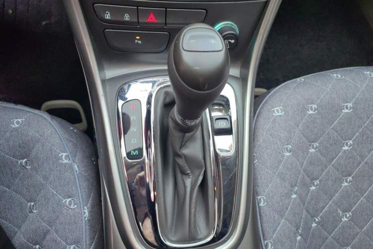 Used Chevrolet Malibu 2014 2.0L Automatic Comfort Edition Gear Lever