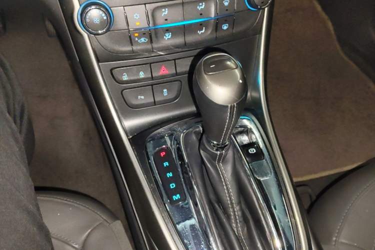 Used Chevrolet Malibu 2014 2.0L Automatic Luxury Edition Gear Lever
