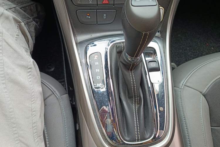 Used Chevrolet Malibu 2014 2.0L Automatic Luxury Edition Gear Lever