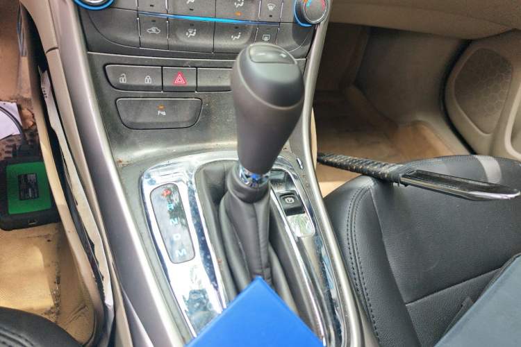 Used Chevrolet Malibu 2014 2.0L Automatic Comfort Edition Gear Lever