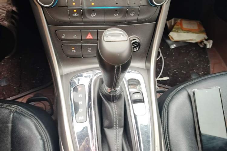 Used Chevrolet Malibu 2014 1.6T Automatic Comfort Edition Gear Lever