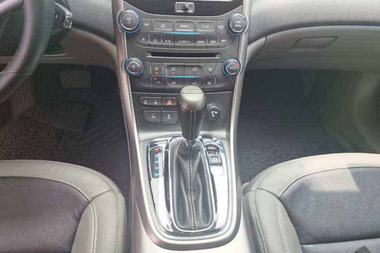 Used Chevrolet Malibu 2014 2.0L Automatic Luxury Edition Gear Lever