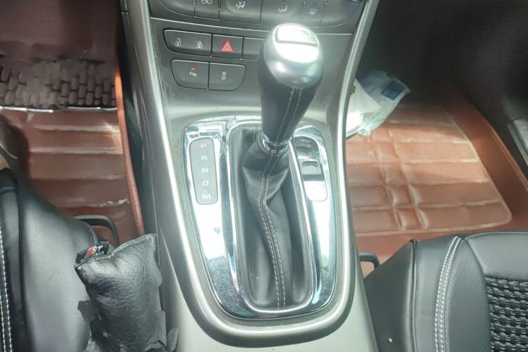 Used Chevrolet Malibu 2014 1.6T Automatic Luxury Edition Gear Lever