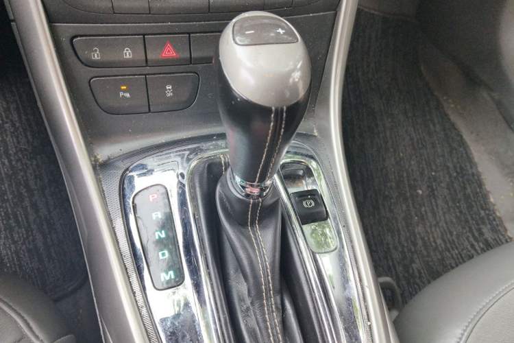Used Chevrolet Malibu 2014 2.4L Automatic Luxury Edition Gear Lever