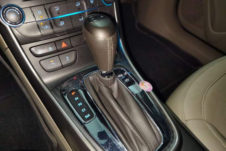 Used Chevrolet Malibu 2014 2.4L Automatic Luxury Edition Gear Lever