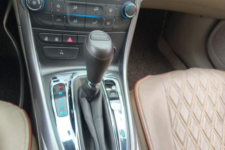 Used Chevrolet Malibu 2014 2.0L Automatic Comfort Edition Gear Lever