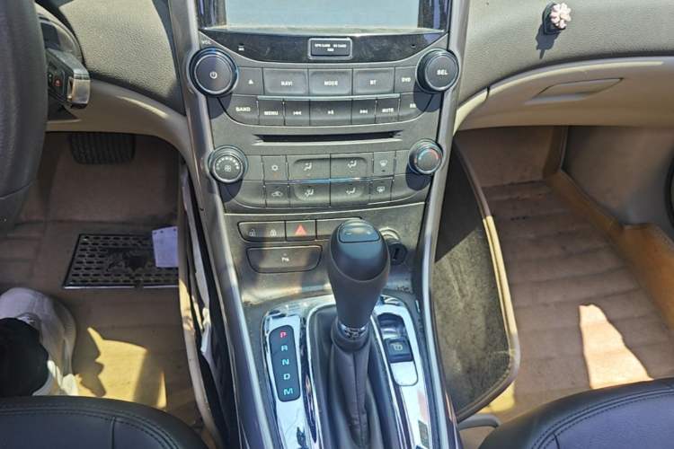 Used Chevrolet Malibu 2014 2.0L Automatic Comfort Edition Gear Lever