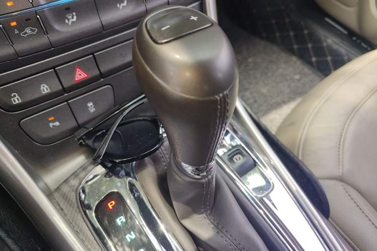Used Chevrolet Malibu 2014 2.0L Automatic Luxury Edition Gear Lever