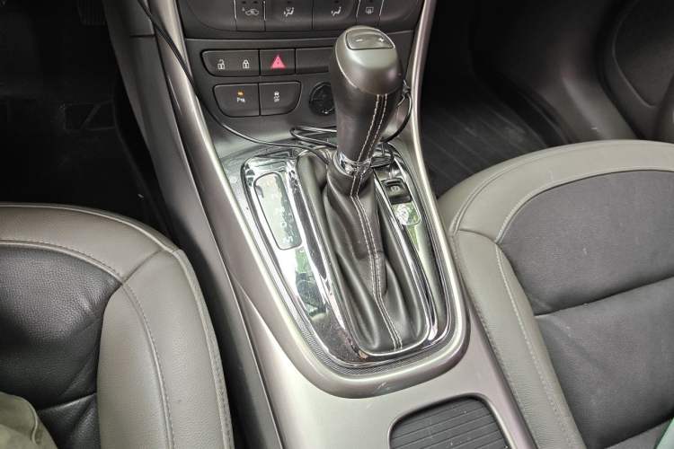 Used Chevrolet Malibu 2014 2.0L Automatic Luxury Edition Gear Lever