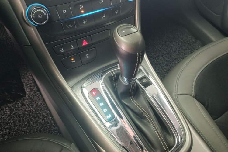 Used Chevrolet Malibu 2014 2.0L Automatic Luxury Edition Gear Lever