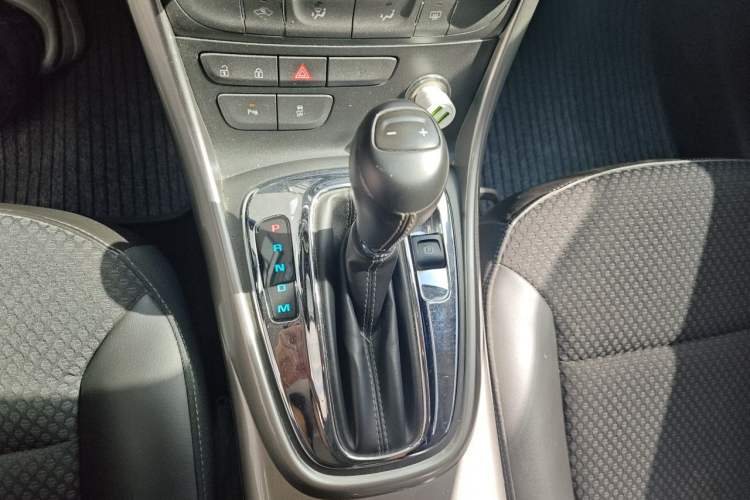 Used Chevrolet Malibu 2014 1.6T Automatic Comfort Edition Gear Lever