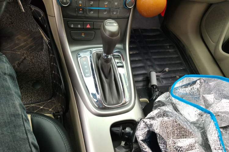 Used Chevrolet Malibu 2014 2.0L Automatic Comfort Edition Gear Lever