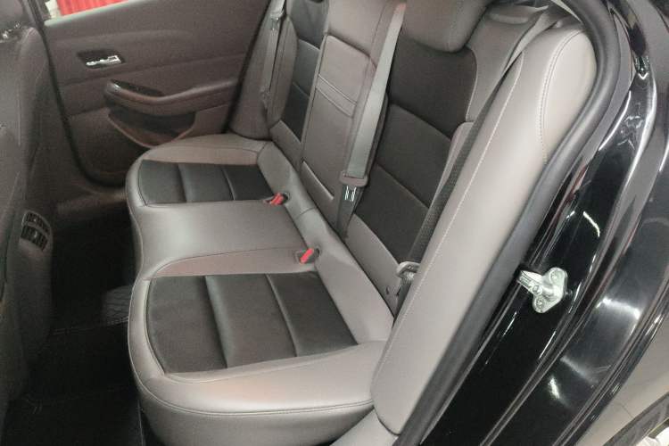 Used Chevrolet Malibu 2014 2.0L Automatic Luxury Edition Interior 1