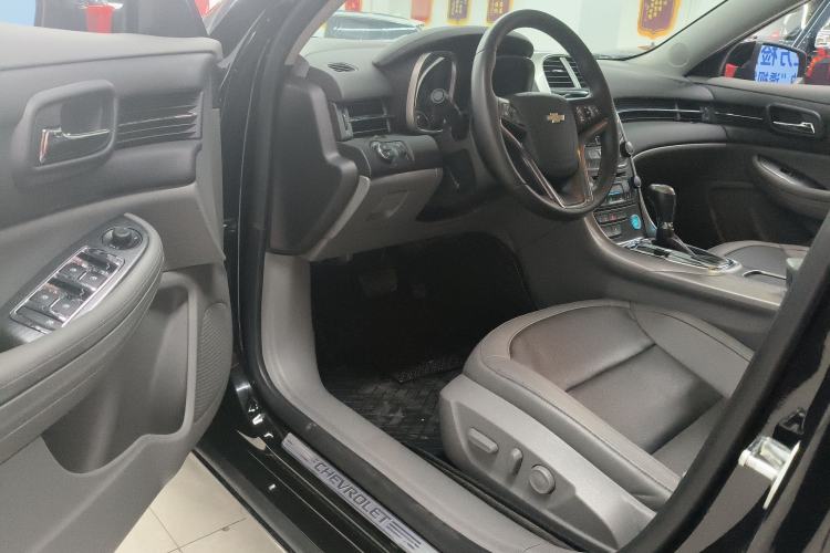 Used Chevrolet Malibu 2014 2.0L Automatic Luxury Edition Interior 2