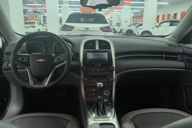 Used Chevrolet Malibu 2014 2.0L Automatic Luxury Edition Interior 3