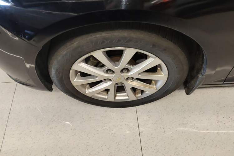 Used Chevrolet Malibu 2014 2.0L Automatic Luxury Edition Left Front Wheel Hub