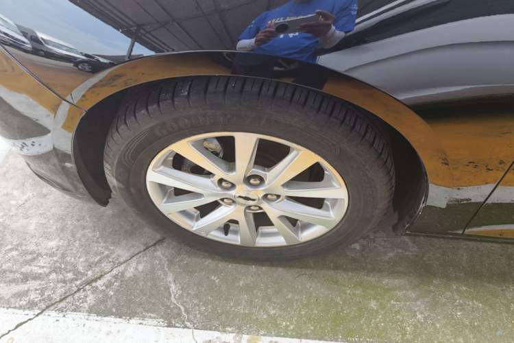 Used Chevrolet Malibu 2014 2.0L Automatic Luxury Edition Left Front Wheel Hub